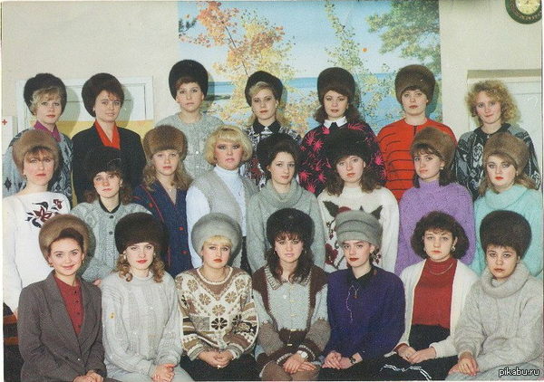 Это были 90–е    Девочки одевались как могли. d3.  90-е, девушки, ностальгия, шапки