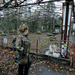 Жив ли чернобыль. Мир наизнанку Чернобыль Припять. Ханюк Чернобыль. Фотосессия в Чернобыле.