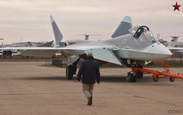 Истребитель пятого поколения Т-50 в этом году поступит на испытания в ВВС России