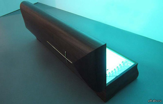 Прикольный же гроб, че вы!