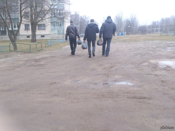 Иду я сегодня домой,а там Саня Белый,Пчёла и космос.