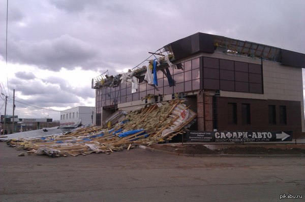 снесло крышу