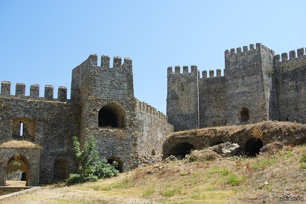 Многие не были тут,но уверен что многие знают устройство этого замка))