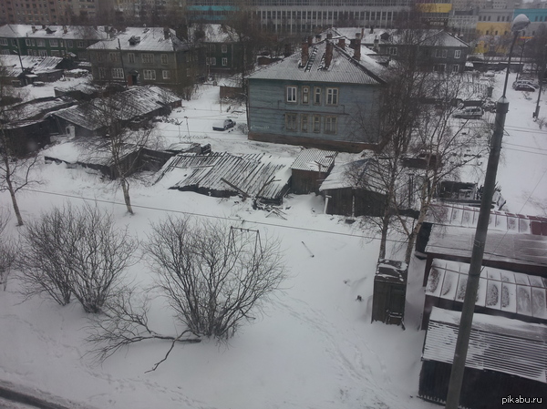 Весна, ты издеваешься? Сугробы в мае! Я еще пару дней назад в ветровке ходил...