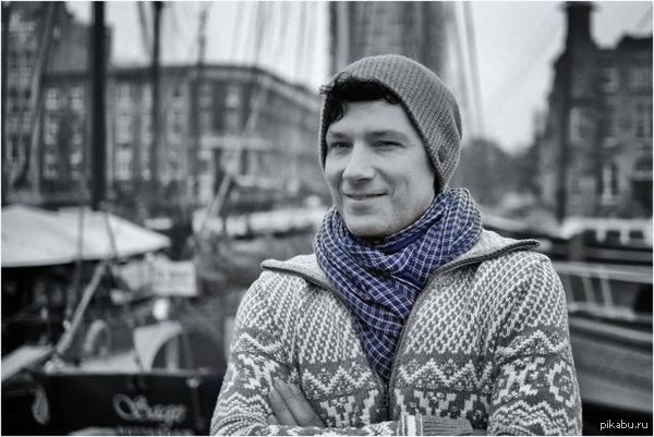 Сегодня барабанщику группы Rammstein исполнилось 48 лет!