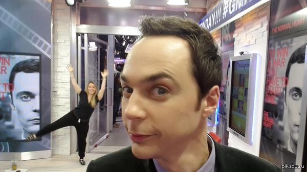 в 41 год у Джима Парсона кожа лучше чем у меня в 21