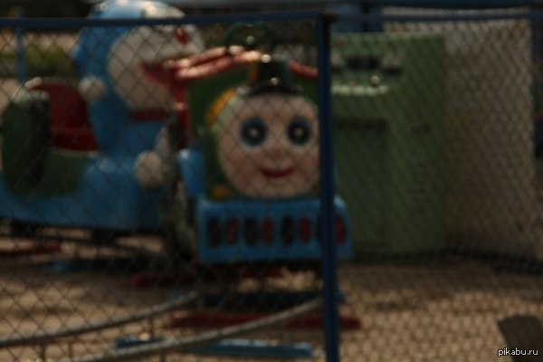 "Я хочу сыграть с тобой в игру в детском парке". Всего лишь снизила четкость на фотике.