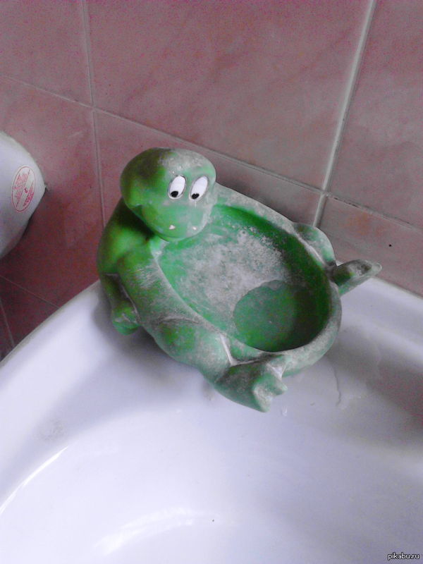 Вот это стоит у начальных классов в туалете