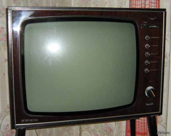 Куплю телевизор старый оскол. Телевизор переключать плоскогубцами. Телевизор prima старый. Старый нерабочий телевизор. Телевизор переключался плоскогубцами.