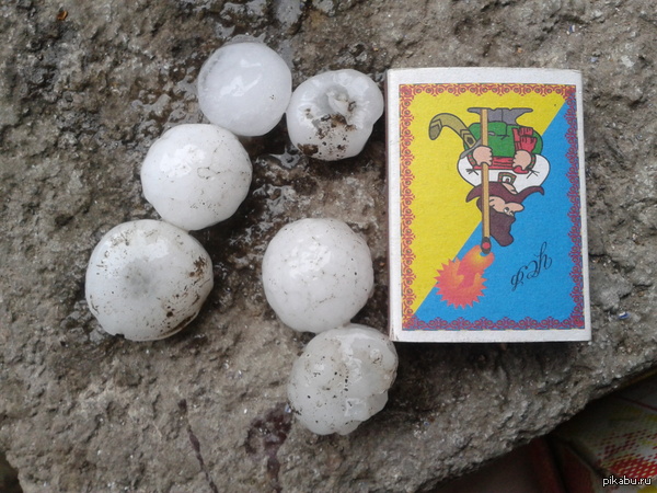 Вот такой град у нас в мае был =)