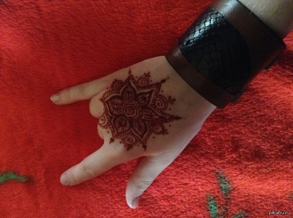 Браслет из кожи змеи)