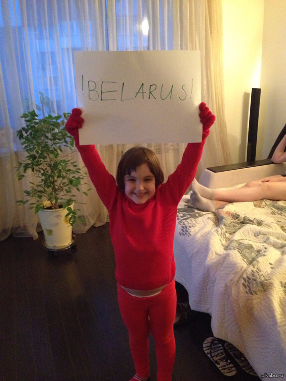Вот так моя двоюродная сестра болела за Беларусь во время Чемпионата Мира по хоккею 2014 :)