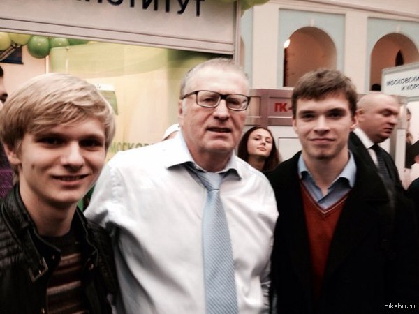 Удачно попала в кадр