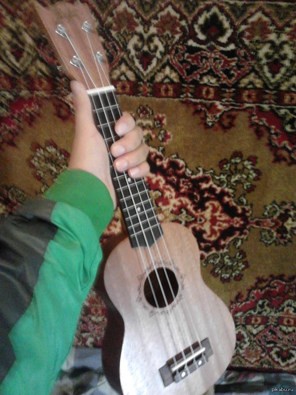 время пятничного тега ''мое'', вот и решил поделиться своей радостью, на днях привезли укулеле, давно о ней мечтал и вот, теперь у меня