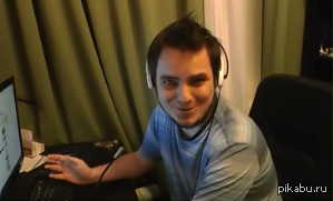 Maddyson показывает смайл.