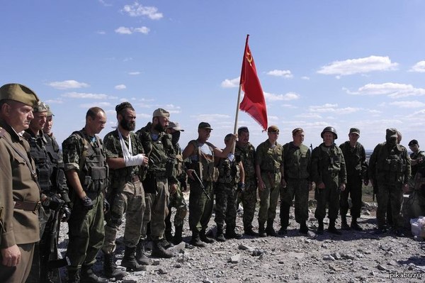 Подъём Красного знамени Победы на вершине Саур-Могила