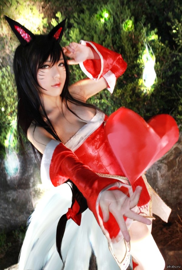 Ahri Cosplay (League of Legends)      