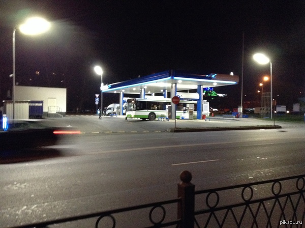 Вы когда нибудь видели автобус на обычной заправке?