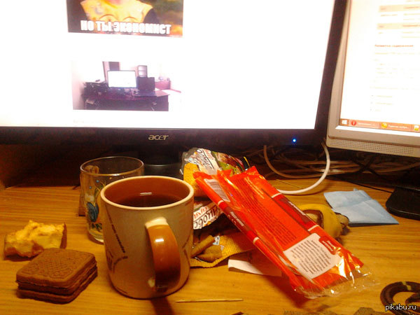 Достали фото  рабочих мест :)