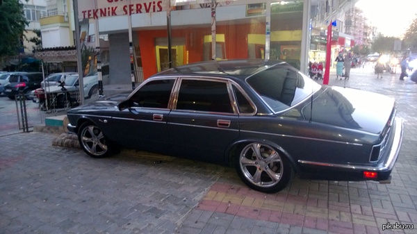 Jaguar XJ6
