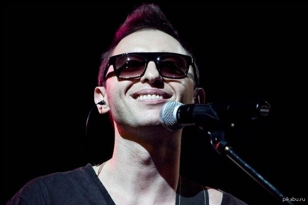 Сегодня Роме Зверю исполняется ровно 43 дня до его 37-летия!