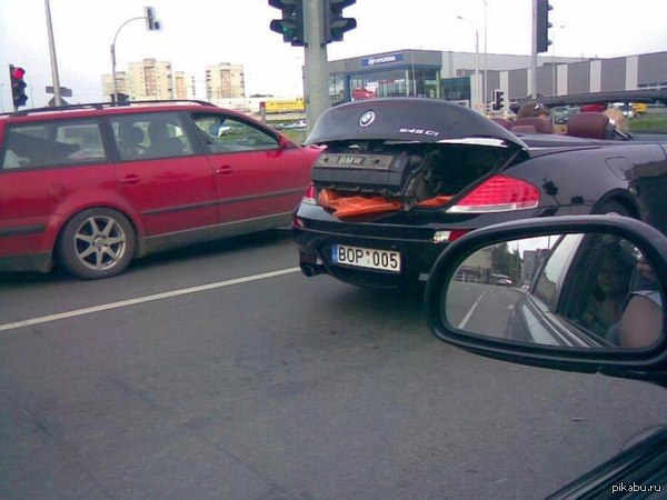 ����� BMW � ������������� �����������.)