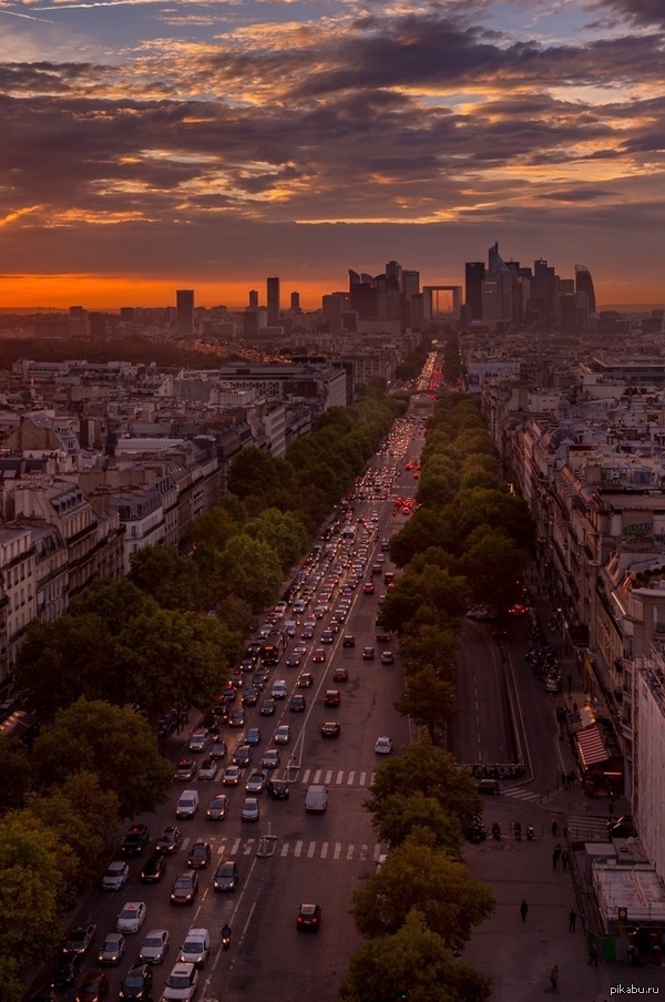        .  Sunset on Paris by Gabriel Flacher