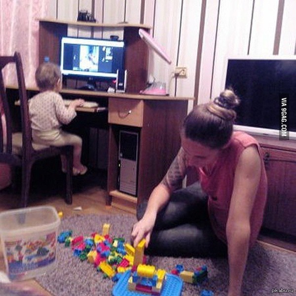 Мама, хватит разбрасывать игрушки!