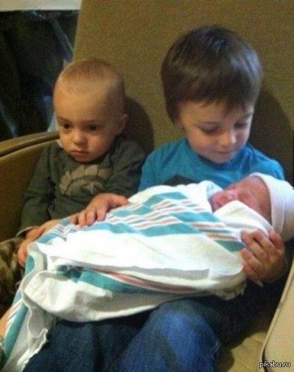 Он понял, что теперь он не самый младший