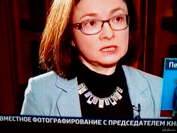 Эльвира Набиуллина с коллекцией флешек.