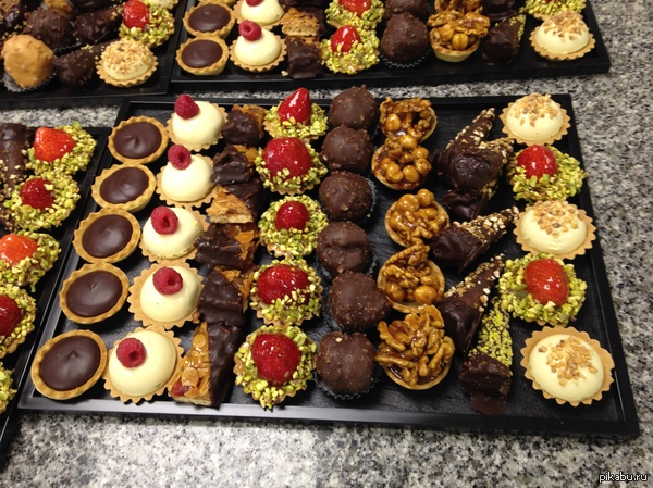 А вот чем занимаются студенты на практике во Франции)