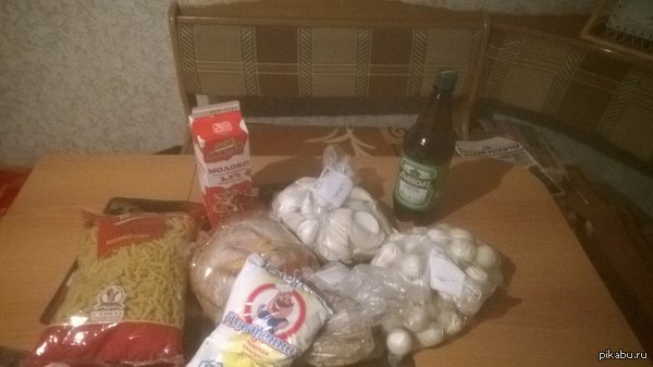Вот что холостяк может купить на 10$ в России. Интересно, что можно купить на эти деньги в других станах. Иностранцы отзовитесь.