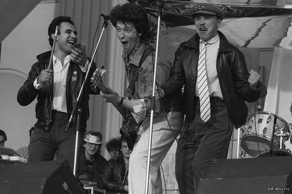 А вчера был юбилей у прекрасного артиста....