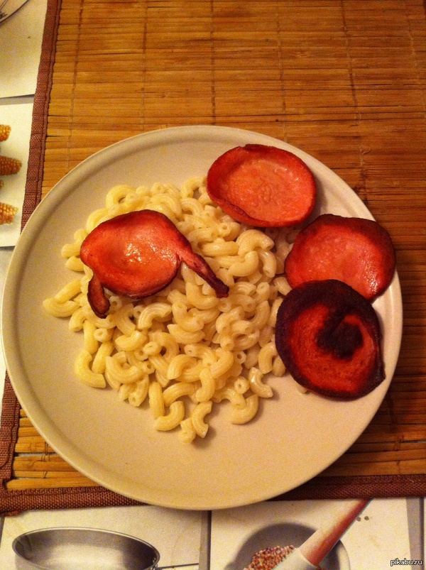 Кусок колбасы похож на хедкраба