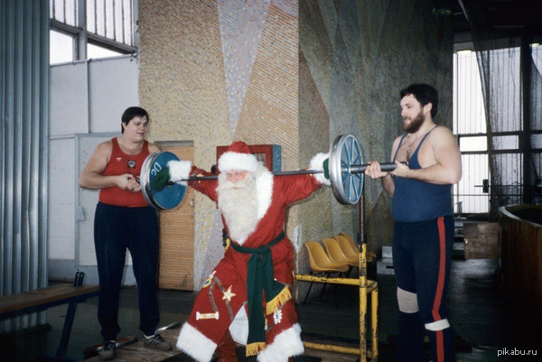 Нелегко мешок подарков таскать.