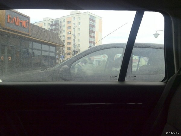 Сидим, пьем кофе, как вдруг подъезжает...