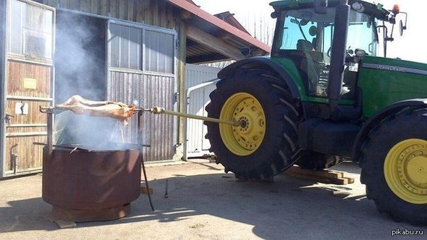 And the tractor drivers have lunch. - Boiler, Carcass, Dinner, Tractor, Tractor driver, Internet