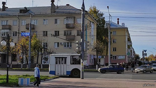 Троллейбус попал в портал на улицах Йошкар-Олы