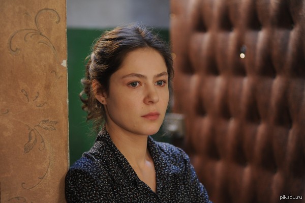 Елена Лядова - эксперт по изменам главному герою с его лучшим другом