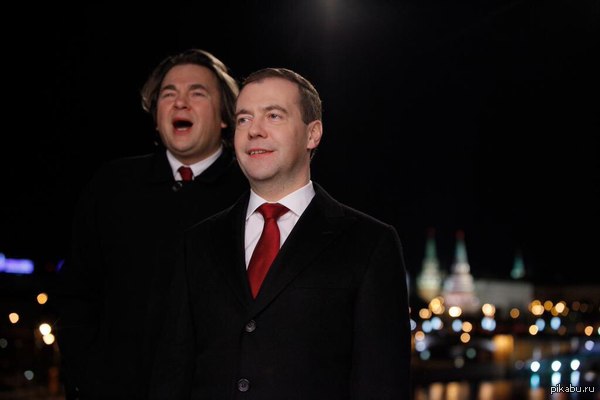 Всегда есть друг, который испортит ежегодное поздравление с Новыми годом..