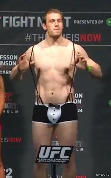 На официальном взвешивание перед турниром  UFC ON FOX 14