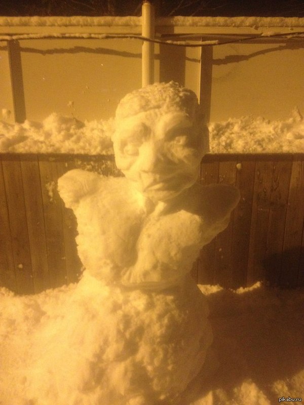 Решили мы с другом слепить снеговика...