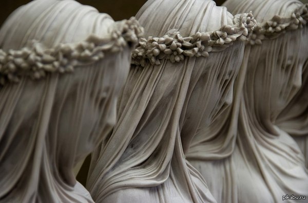 Giovanni Strazza.   The Veiled Virgin, 18th century. 