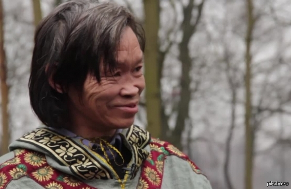 На Елагином острове шаман Коля раскурил трубку мира