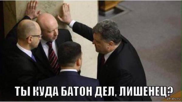 "Здесь Паша Эмильевич, обладавший сверхъестественным чутьём понял, что его сейчас будут бить. Может быть даже ногами" (с)