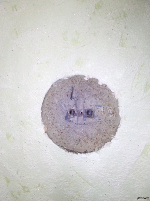 Розетка должна вровень выпирать, начальника..