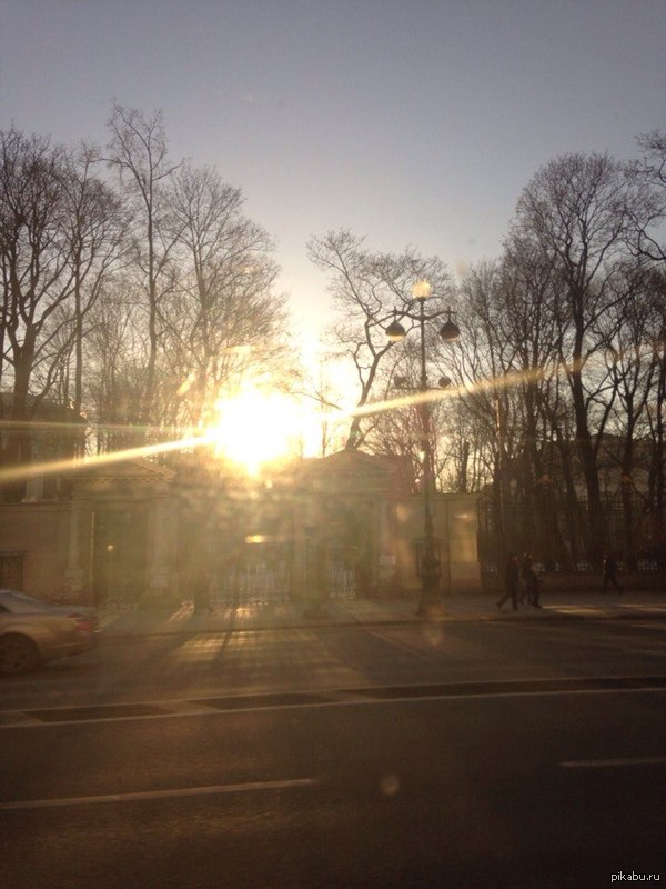For the sixth day in a row, an incomprehensible bright garbage appears in the sky over St. Petersburg. - My, Saint Petersburg, The sun, Record, Incredible