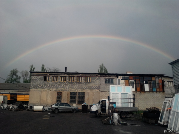 У всех затмение, а у меня вот радуга) и да,да, со второго этажа не попадешь в "корпорацию монстров" :(