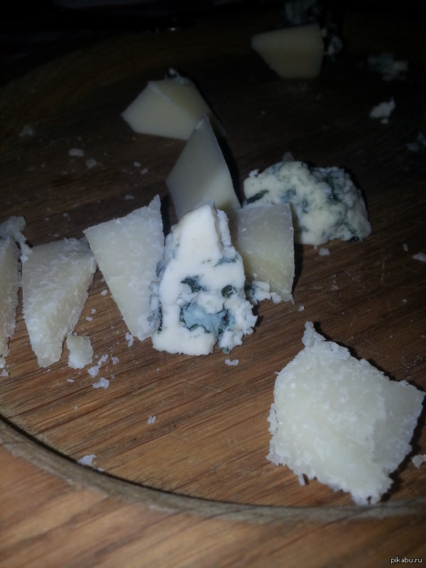 Решил попить винца с сыром