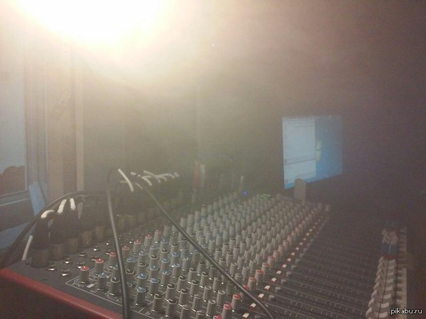 Сегодня нам привезли дым машину) Потестили её в рубке.